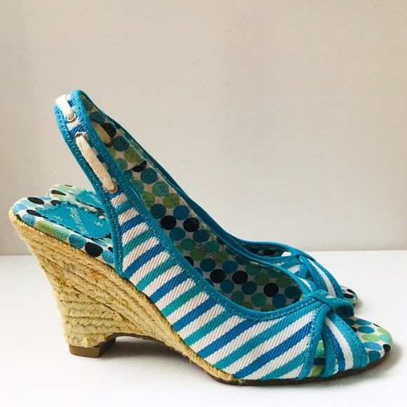 NWT- Not Rated Canvas stripe wedge - Picture 3 of 7
